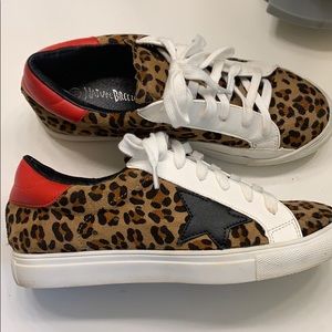 Cheetah trendy shoes size 6 ½